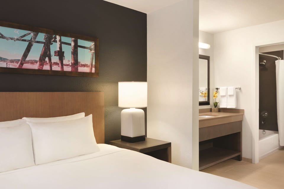 In-room safe, desk, iron/ironing board, free WiFi