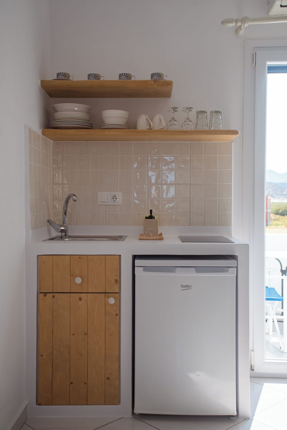 Apartment, 2 Bedrooms, Pool View | Private kitchen | Fridge, stovetop, coffee/tea maker, electric kettle