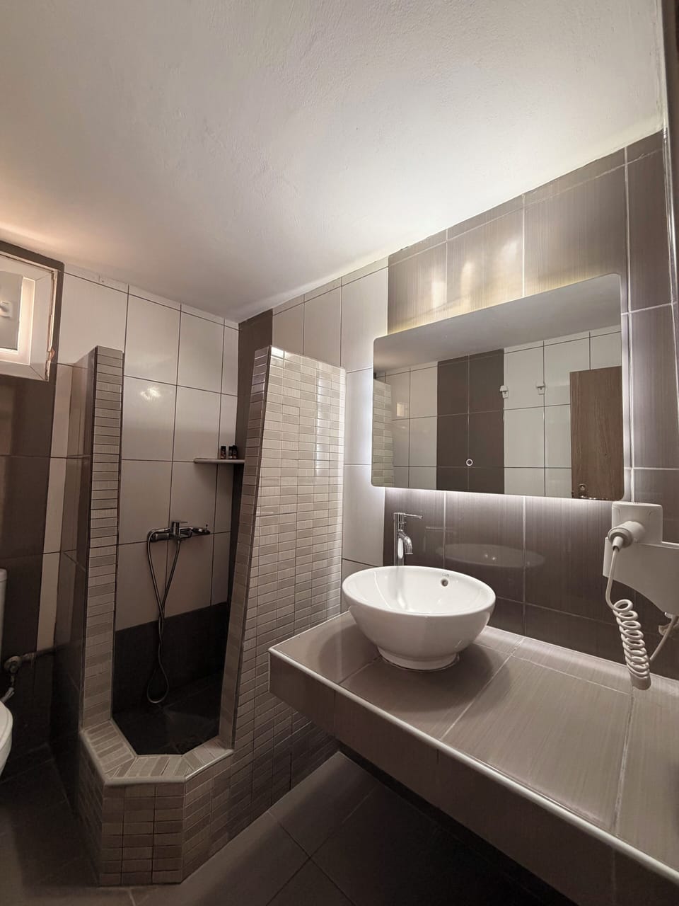 Standard Quadruple Room | Bathroom | Combined shower/tub, deep soaking tub, towels