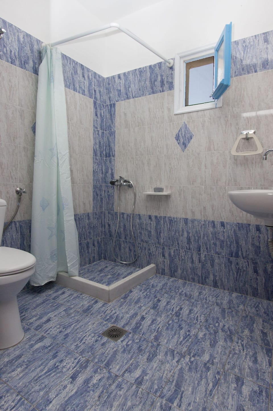 Shower, towels