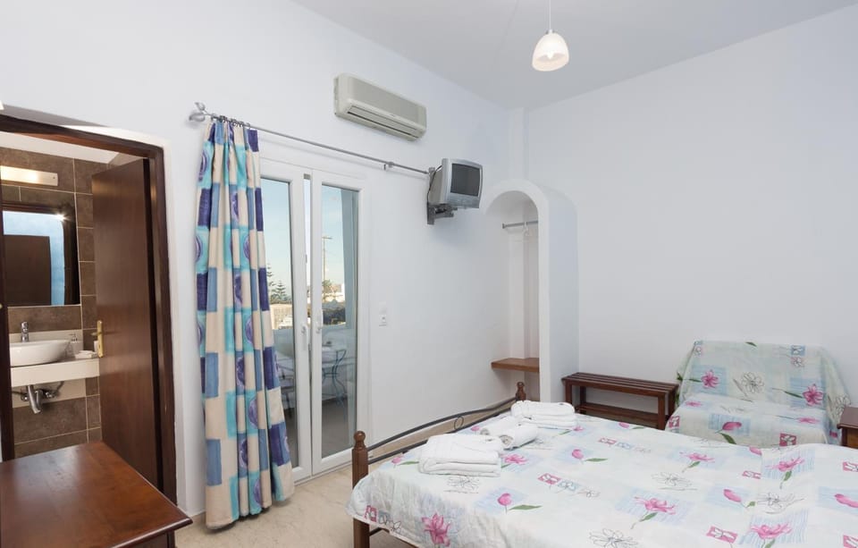 Standard Room | Iron/ironing board, free WiFi, bed sheets