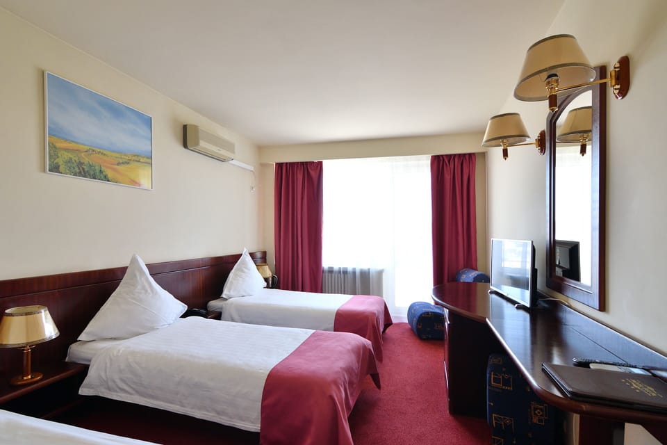 Triple Room, 3 Twin Beds, City View | Minibar, desk, soundproofing, WiFi (free)