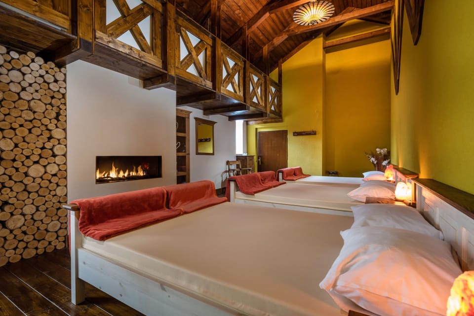 1 treatment room, massages