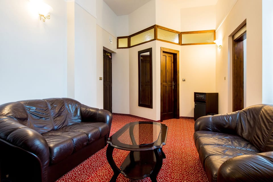 Deluxe Quadruple Room, 2 Bedrooms, Hill View, Mountainside | In-room safe, desk, free WiFi, bed sheets