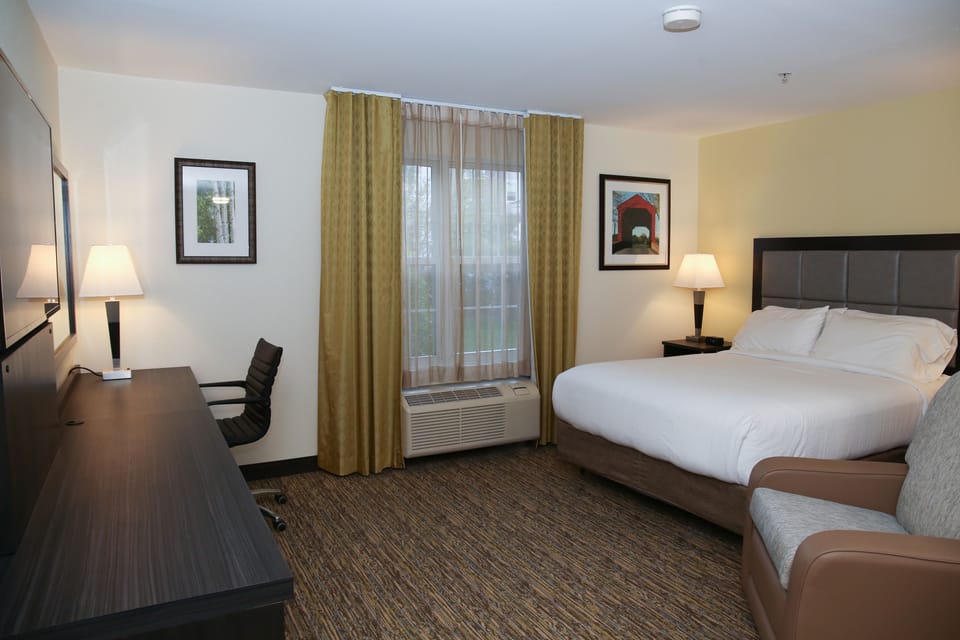 In-room safe, individually decorated, individually furnished, desk