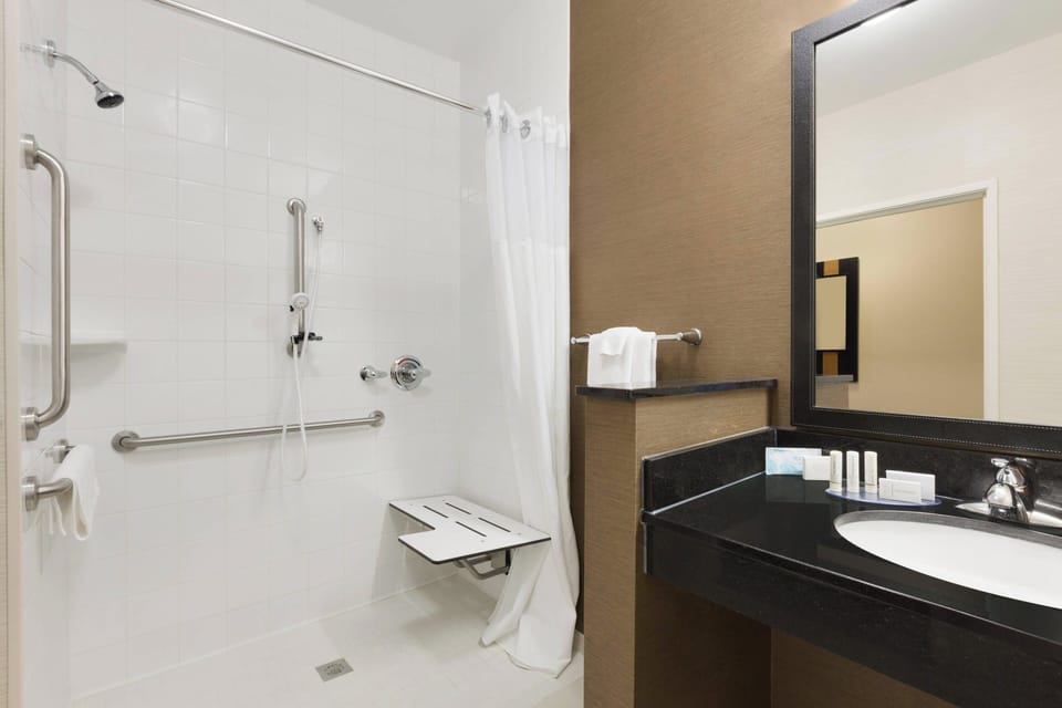 Room, 2 Queen Beds | Bathroom | Combined shower/tub, free toiletries, hair dryer, towels