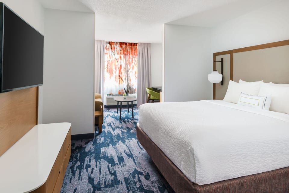 Down comforters, in-room safe, desk, laptop workspace