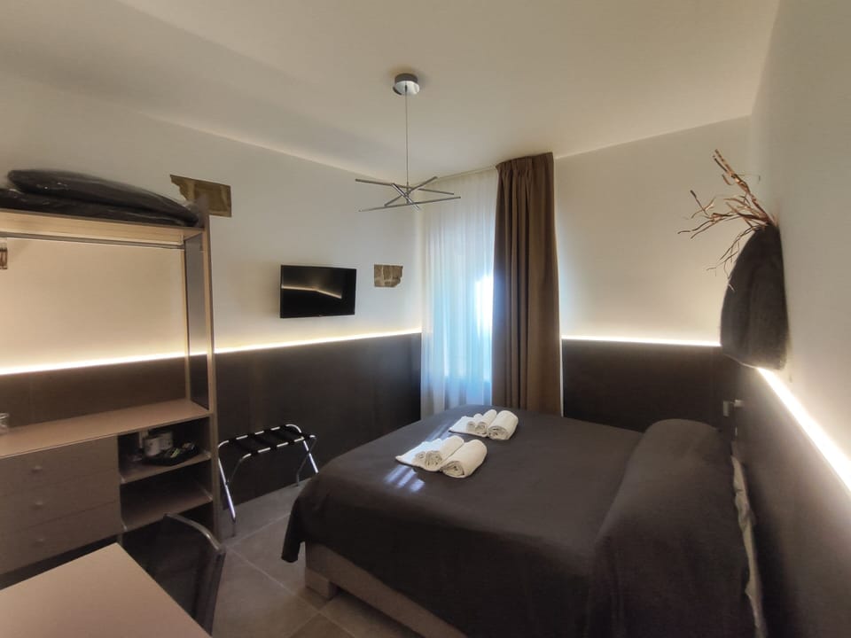 Comfort Double Room, Private Bathroom (Vesuvio)