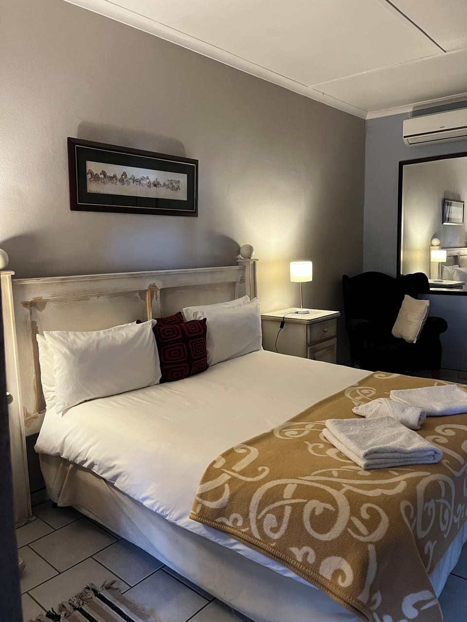 Double Room (Queen Room 2) | Premium bedding, desk, WiFi (free), bed sheets