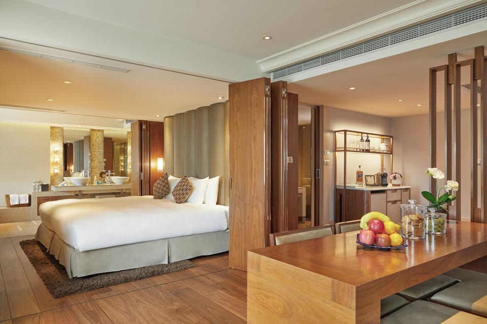 Premium bedding, minibar, in-room safe, desk