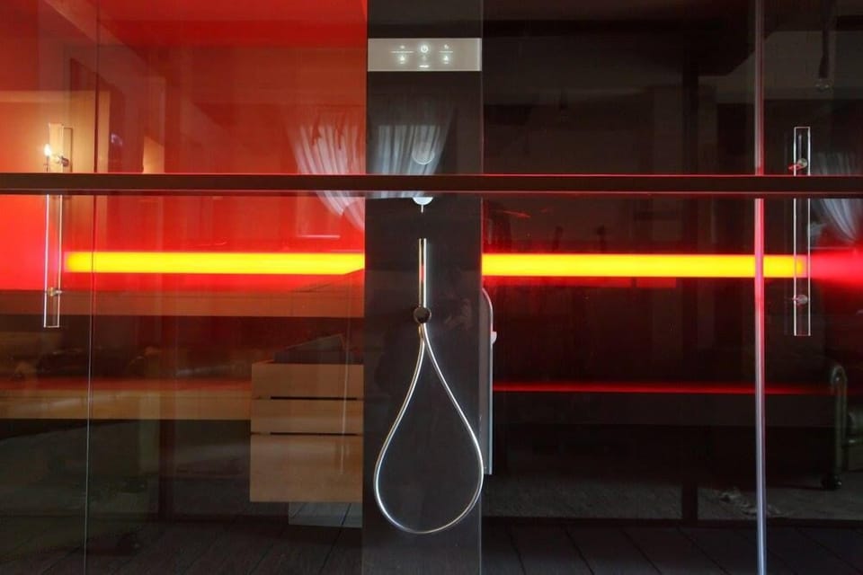 Sauna, hot tub, steam room