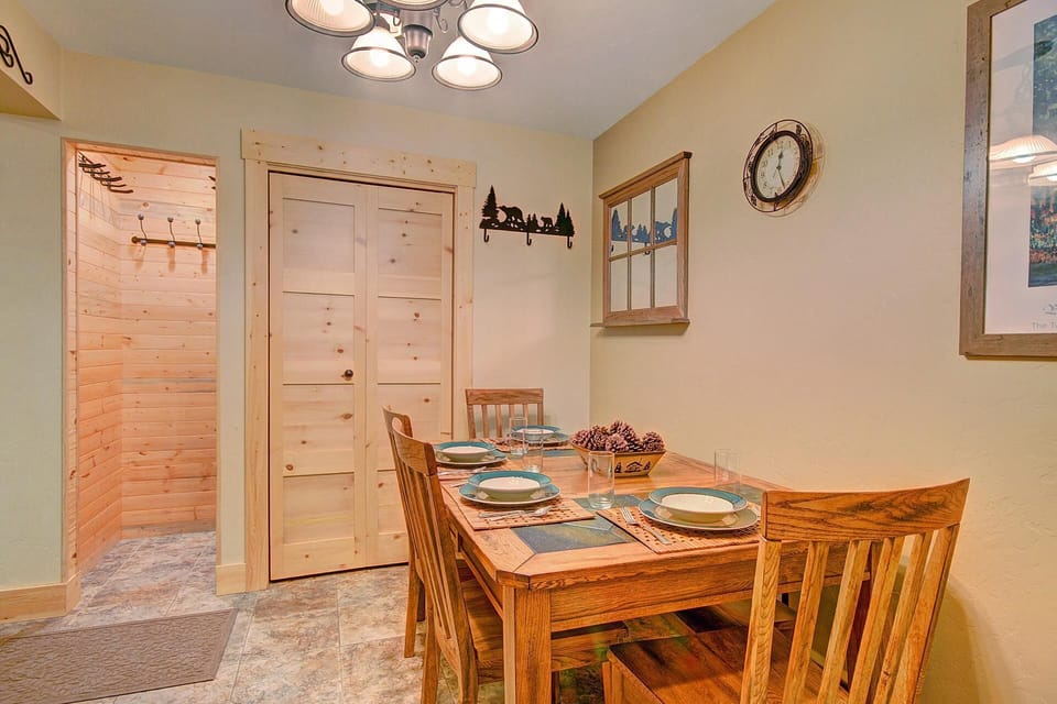 Condo, 1 Bedroom | Dining