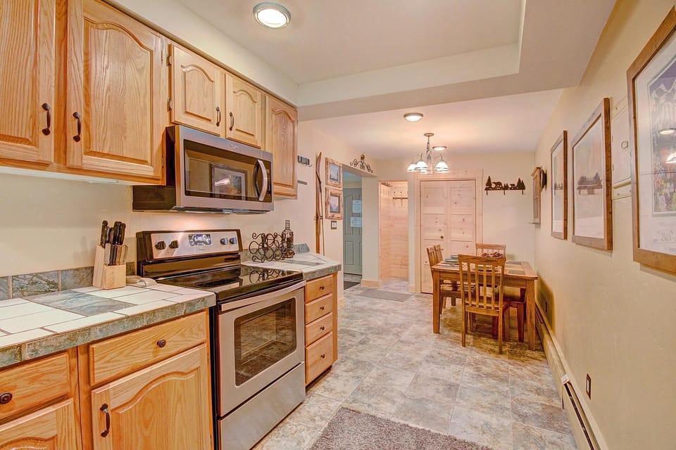 Condo, 1 Bedroom | Private kitchen | Fridge, microwave, oven, dishwasher