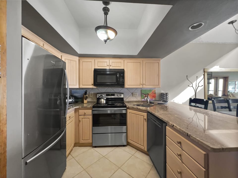 Condo, 4 Bedrooms | Private kitchen | Fridge, microwave, oven, dishwasher