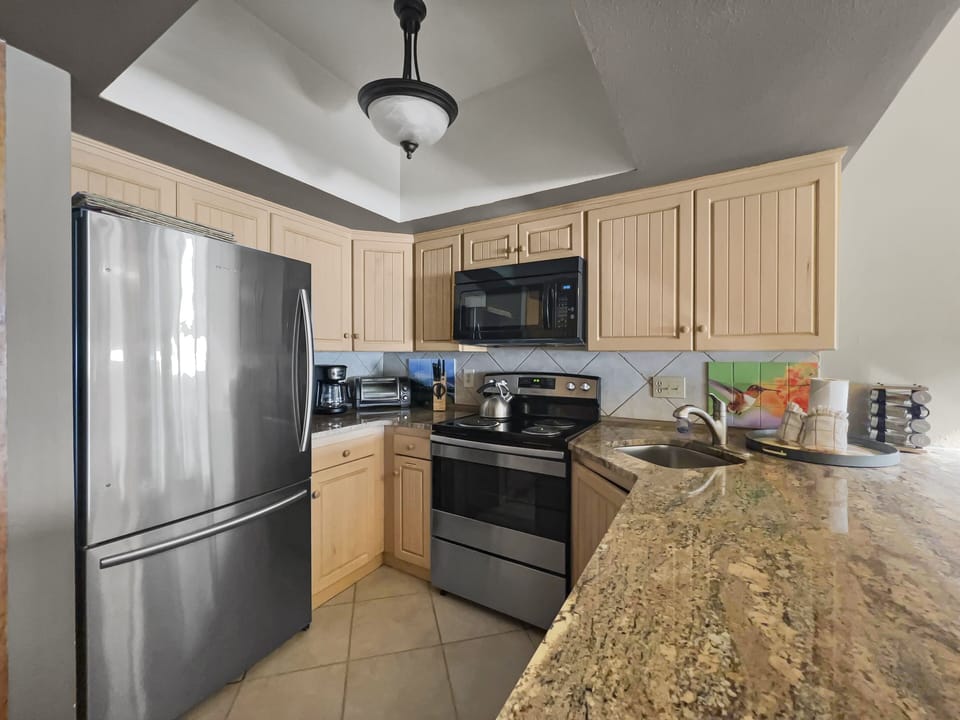 Condo, 4 Bedrooms | Private kitchen | Fridge, microwave, oven, dishwasher