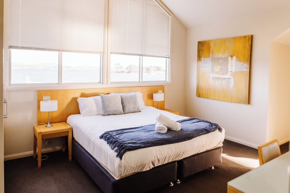 Two Bedroom Apartment | In-room safe, soundproofing, iron/ironing board, bed sheets