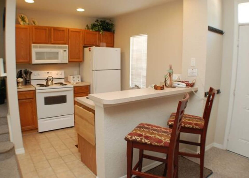Townhome | Private kitchen | Fridge, microwave, stovetop, dishwasher