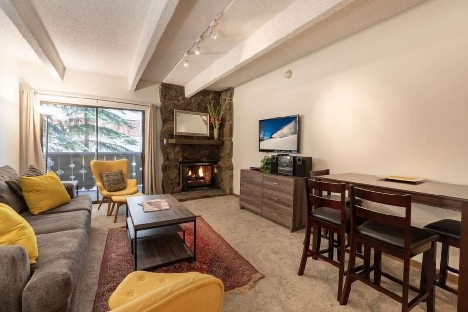 Condo, 1 Bedroom | Living room