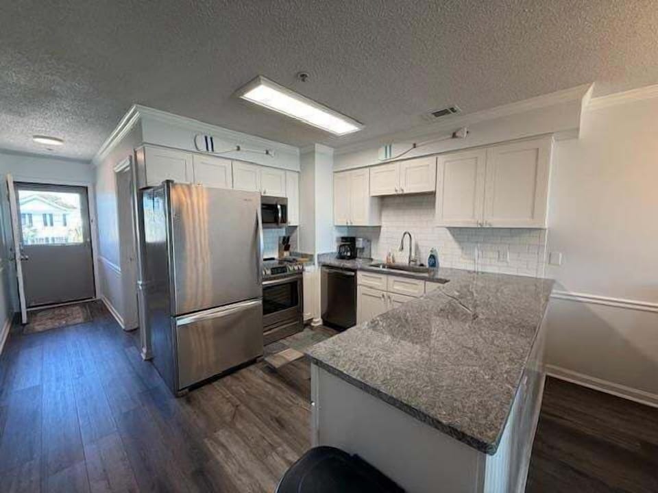Condo, 3 Bedrooms | Private kitchen | Coffee/tea maker, fridge, microwave, oven