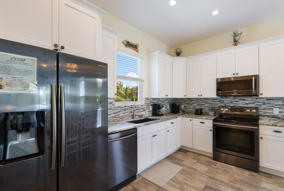 Villa, 2 Bedrooms | Private kitchen | Fridge, microwave, oven, coffee/tea maker