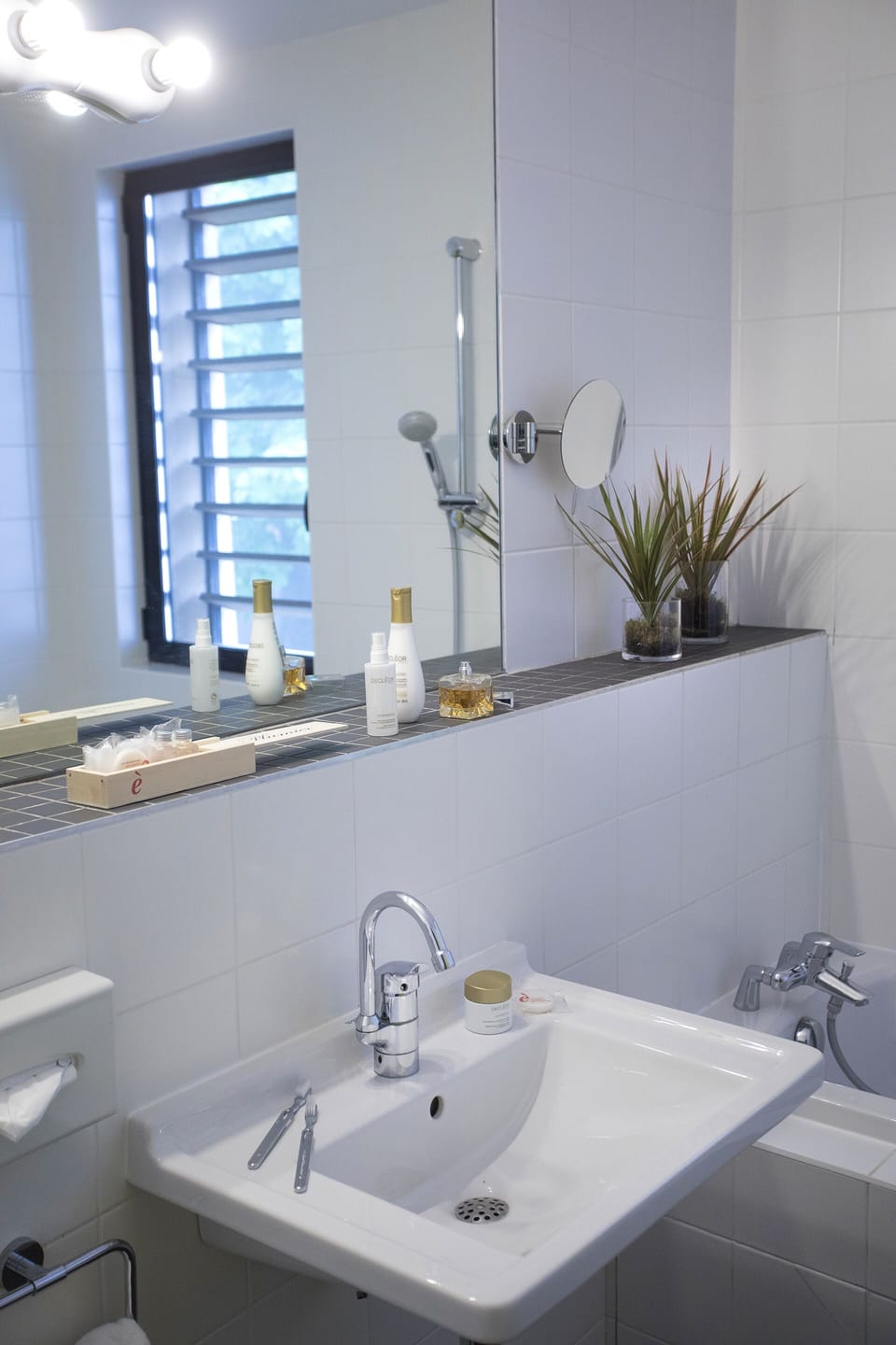 Contemplative Double Room | Bathroom | Free toiletries, hair dryer, bathrobes, slippers
