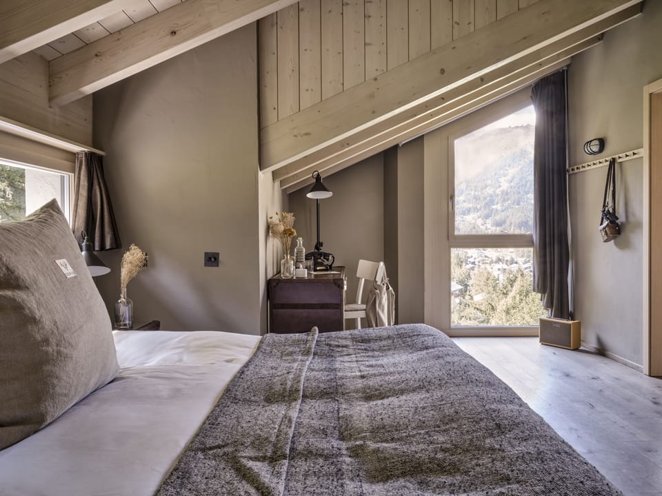 Room (Huntsman Lodge) | Minibar, in-room safe, individually furnished, desk