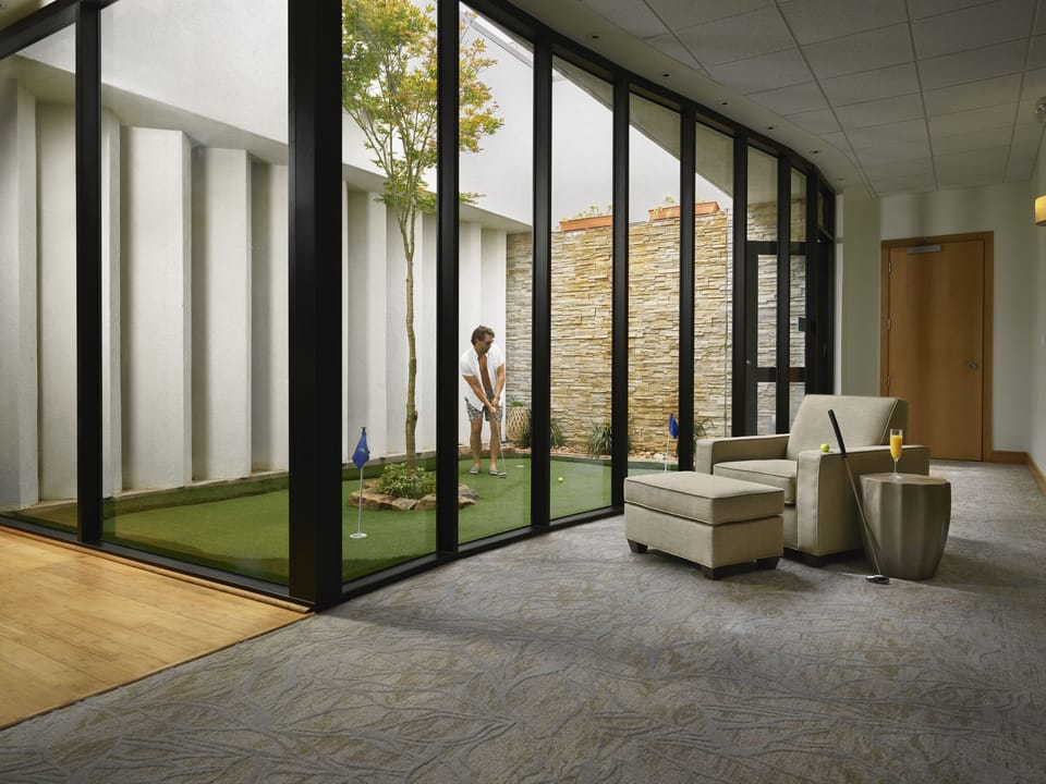 Couples treatment rooms, hot tub, steam room, body treatments
