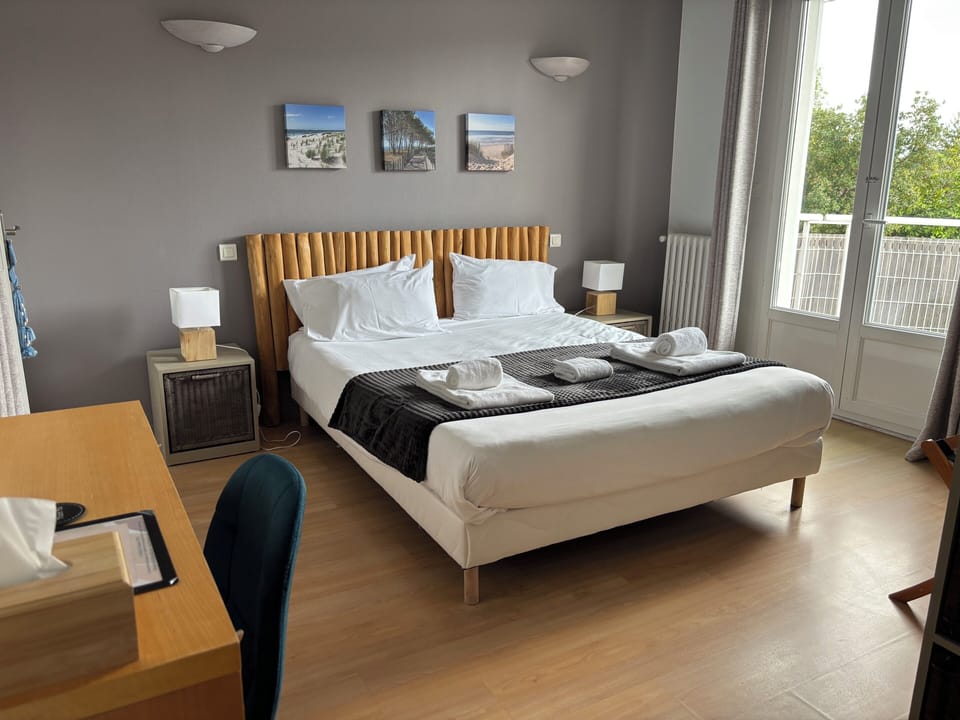 Double Room, Terrace (Ocean) | Laptop workspace, blackout drapes, free WiFi, bed sheets