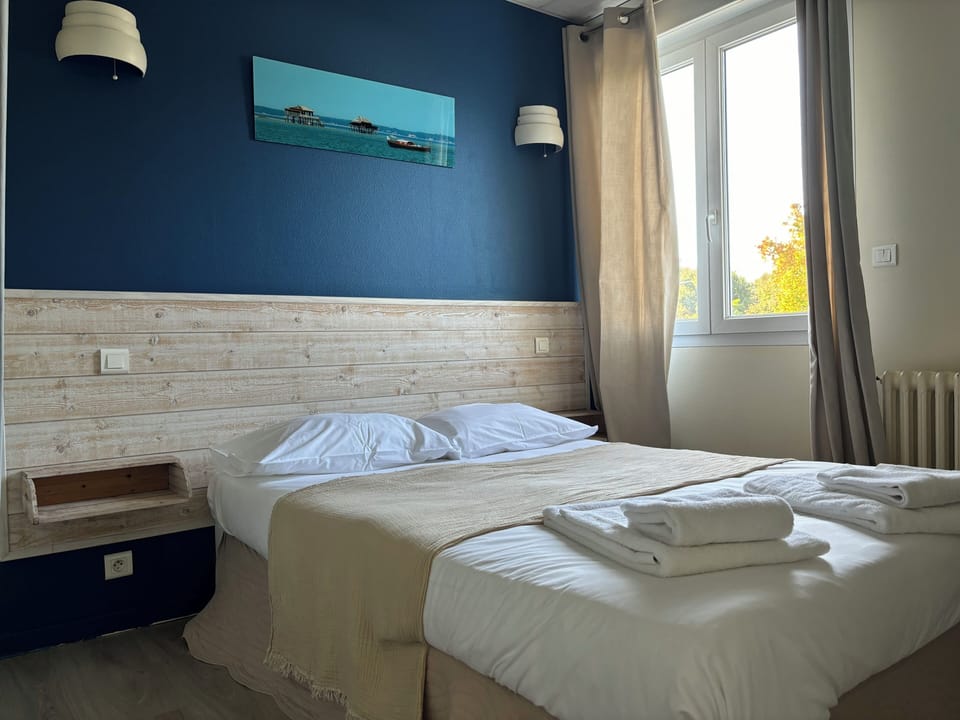 Double Room (L'Ile aux oiseaux) | Laptop workspace, blackout drapes, free WiFi, bed sheets