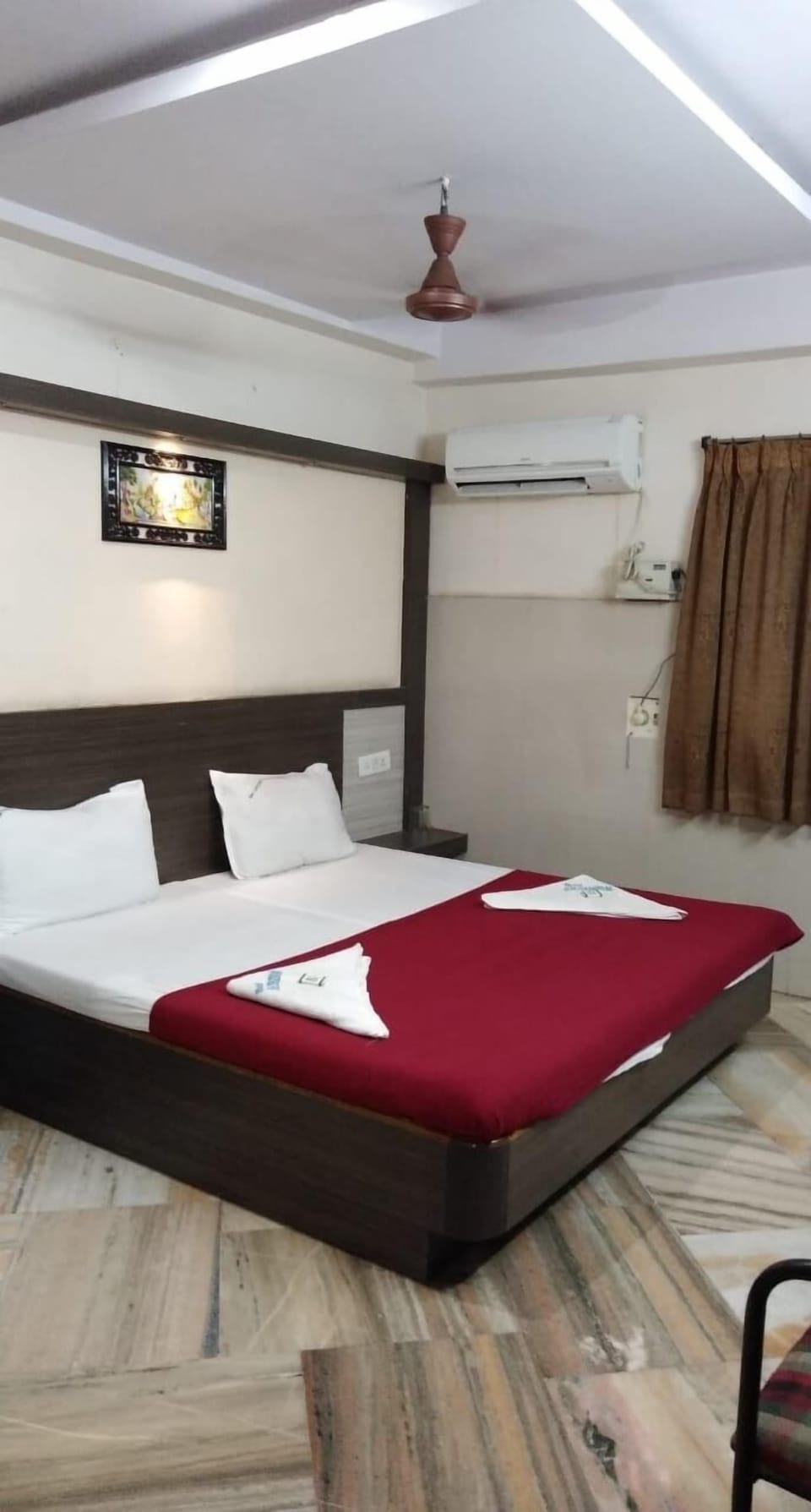 Free WiFi, bed sheets