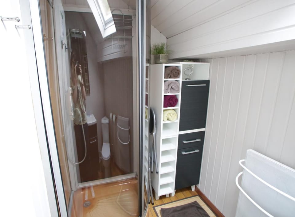 Shower, free toiletries, hair dryer, bathrobes