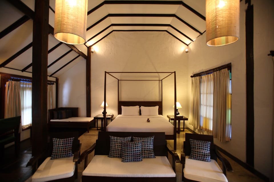 Junior Suite, 1 King Bed | Premium bedding, minibar, in-room safe, desk