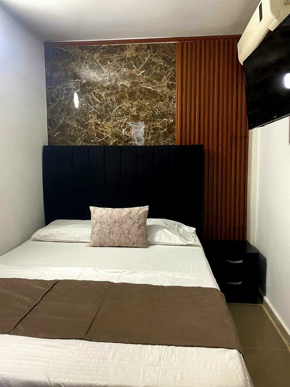 Basic Double Room, 1 Double Bed, Non Smoking | In-room safe, rollaway beds (free), WiFi (free), bed sheets