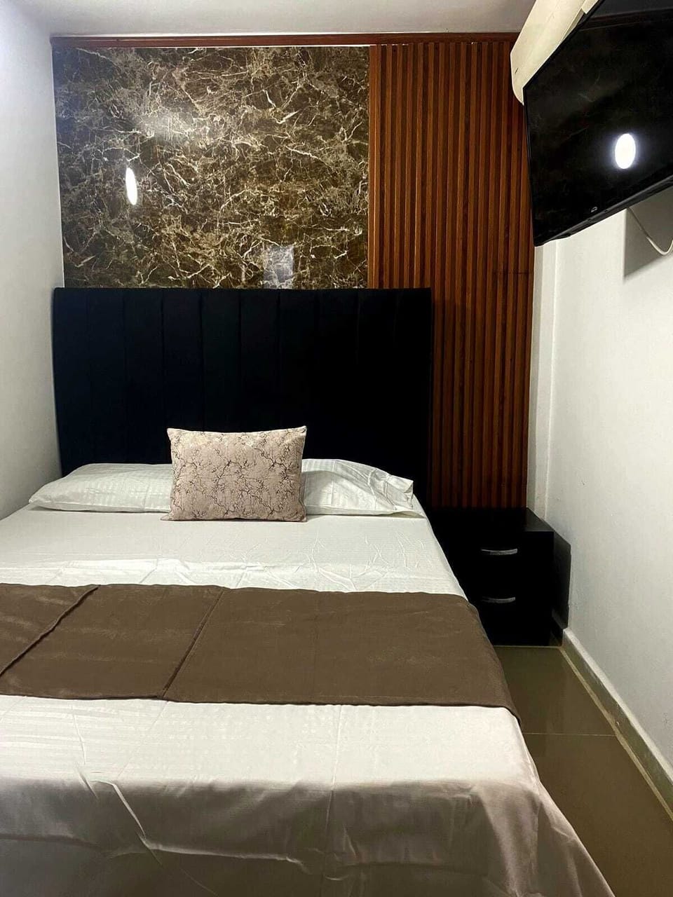 Basic Double Room, 1 Double Bed, Non Smoking | In-room safe, rollaway beds (free), WiFi (free), bed sheets