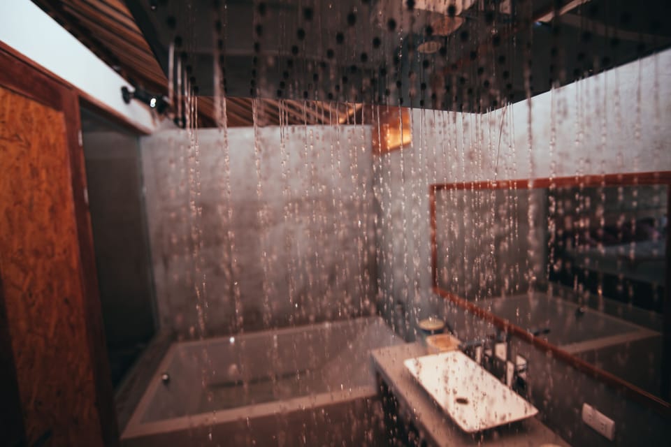 Luxury Bungalow, 1 King Bed, Non Smoking, Private Bathroom | Bathroom | Rainfall showerhead, free toiletries, hair dryer, towels