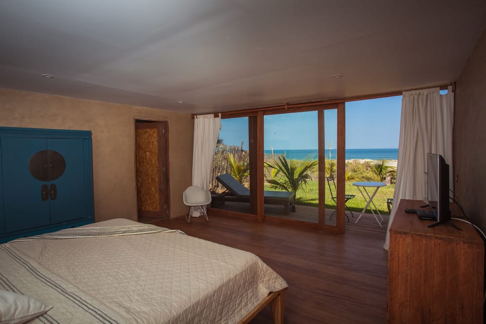 Deluxe Bungalow, 1 King Bed, Non Smoking, Private Bathroom | Premium bedding, minibar, in-room safe, blackout drapes