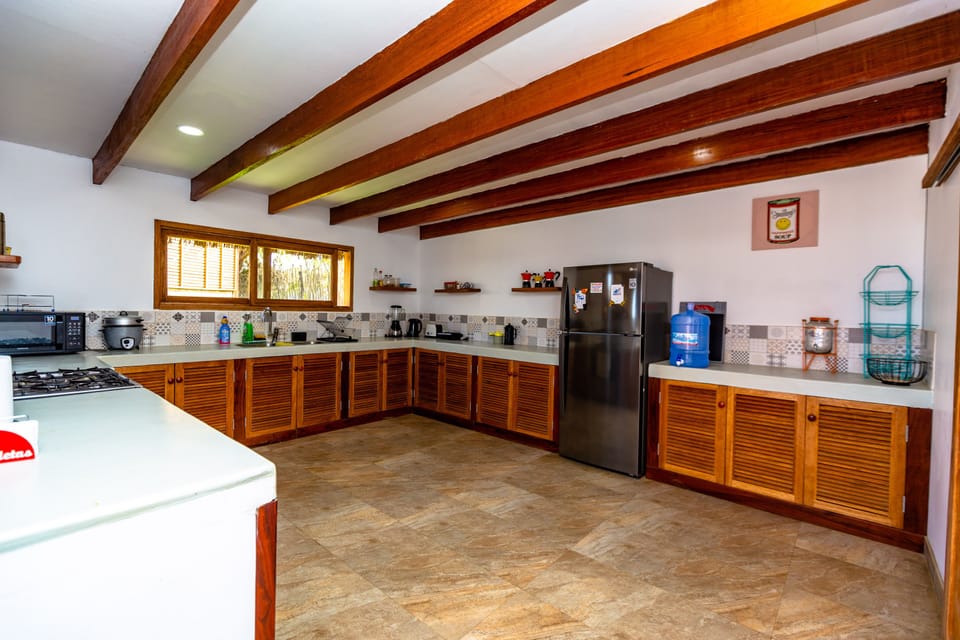 Electric kettle, dining table