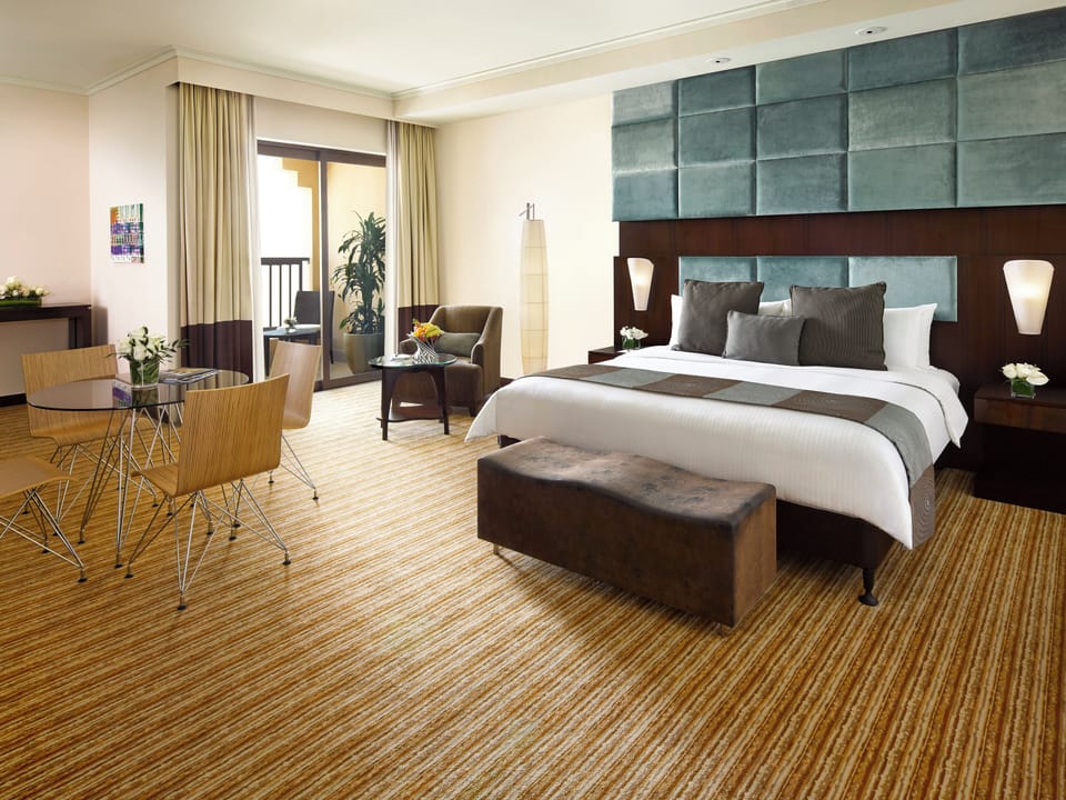 Premier Room, King Bed | Premium bedding, down comforters, pillowtop beds, minibar