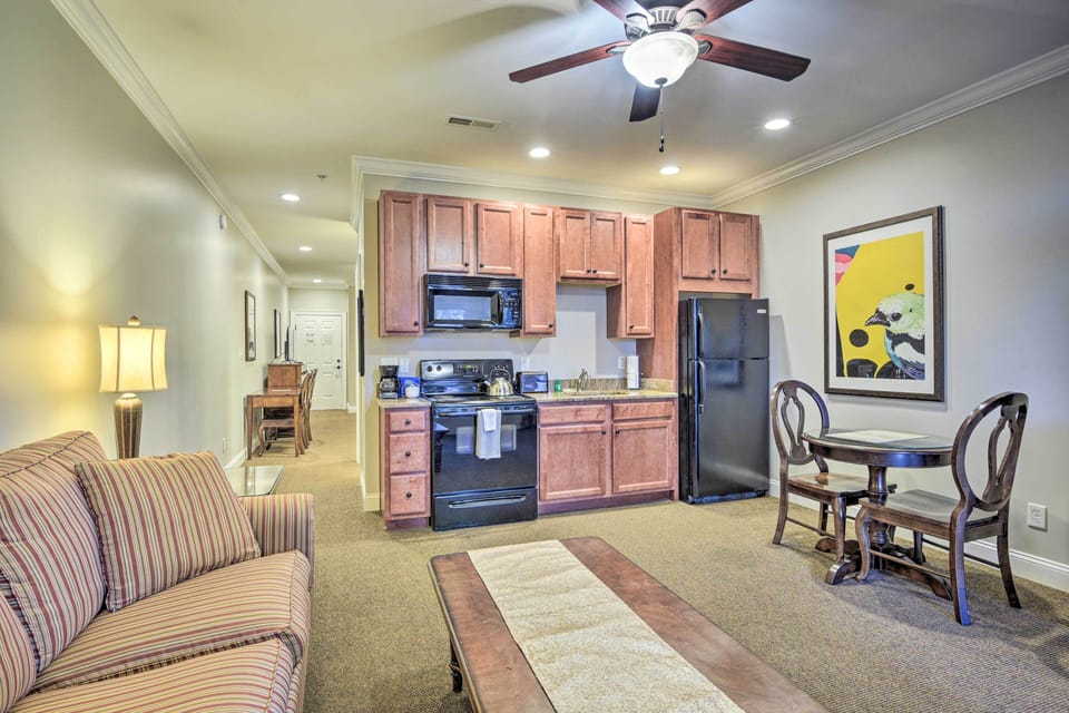 Living Room | Cable TV | Free WiFi