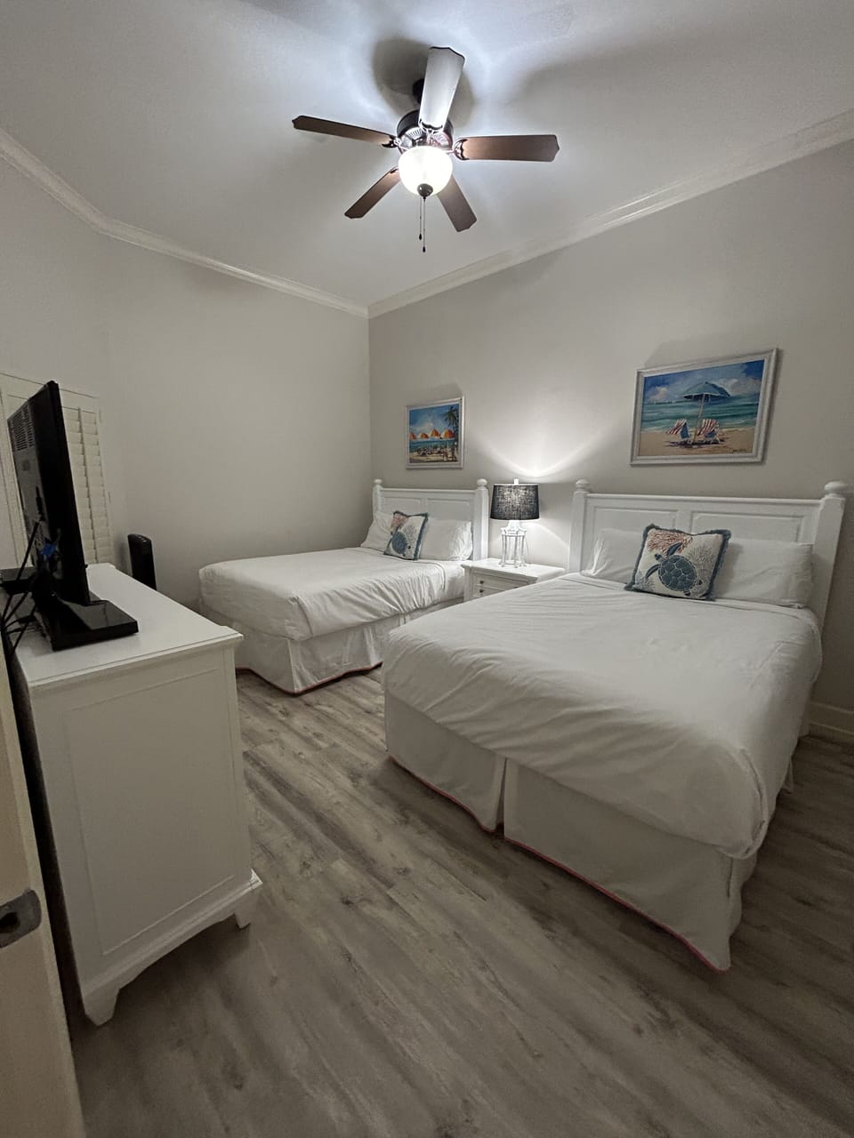 2 Queen Beds with private full BR