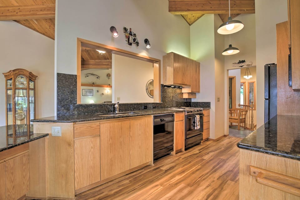 Kitchen | Main Level | Cooking Basics | Dishware/Flatware