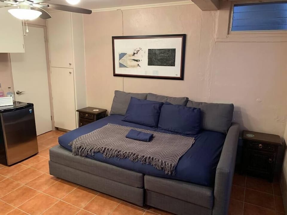 Full size day bed (3)