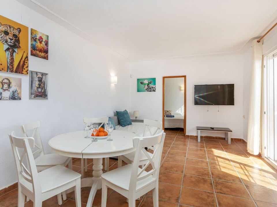 Furniture, Flooring, Interior Design, Floor, Ceiling, Table, Kitchen & Dining Room Table, Chair, Room, Dining Room
