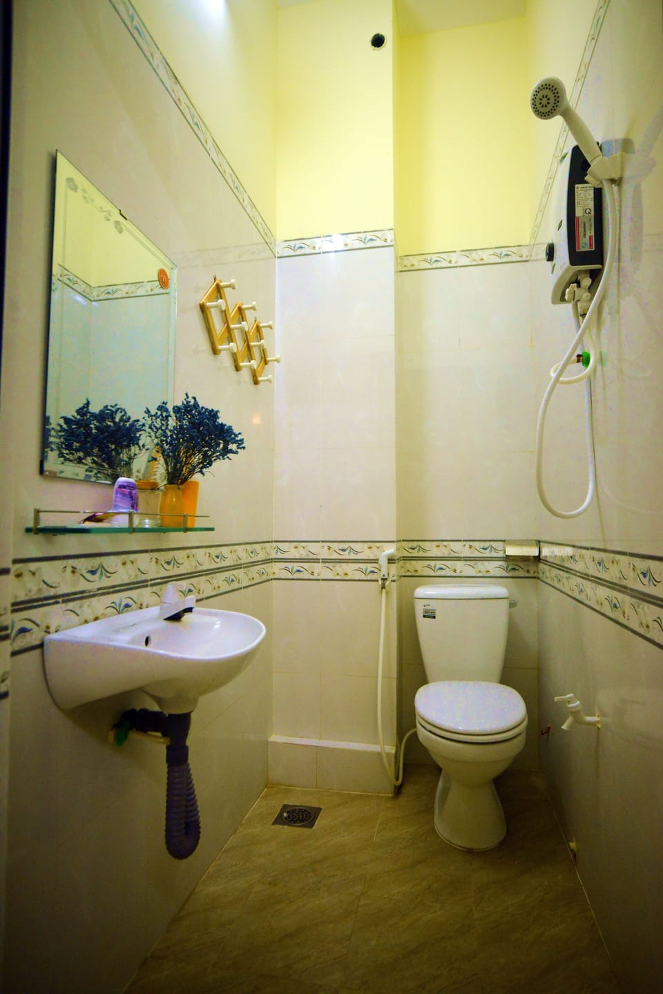 Shower, free toiletries, hair dryer, slippers