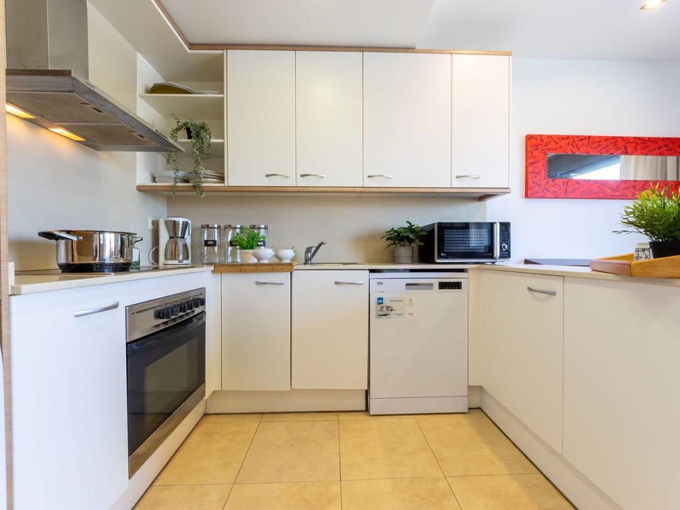 Kitchen Appliance, Kitchen, Countertop, Cabinetry, Major Appliance, Interior Design, Flooring, Home Appliance, Furniture, Wood