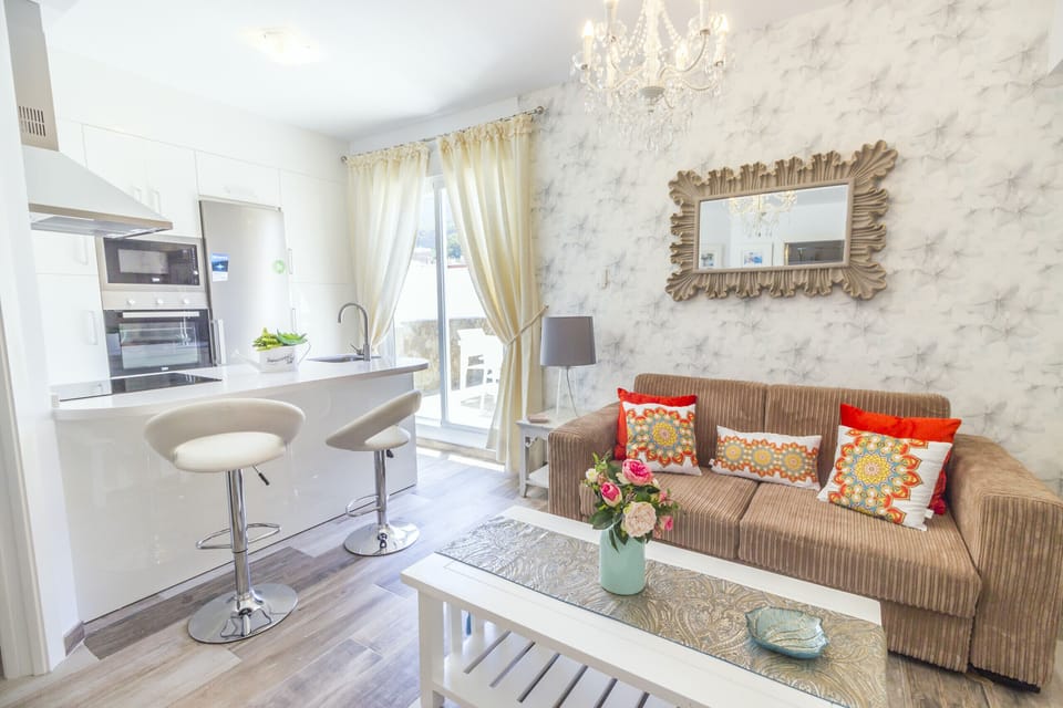 Enjoy the living room of this apartment in Alhaurín el Grande