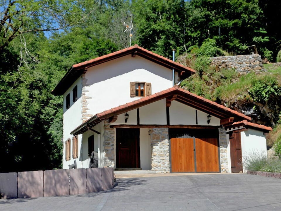 Property, House, Home, Building, Cottage, Roof, Real Estate, Architecture, Tree, Room