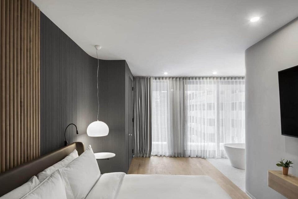 Executive Studio Suite | Egyptian cotton sheets, premium bedding, down comforters, pillowtop beds