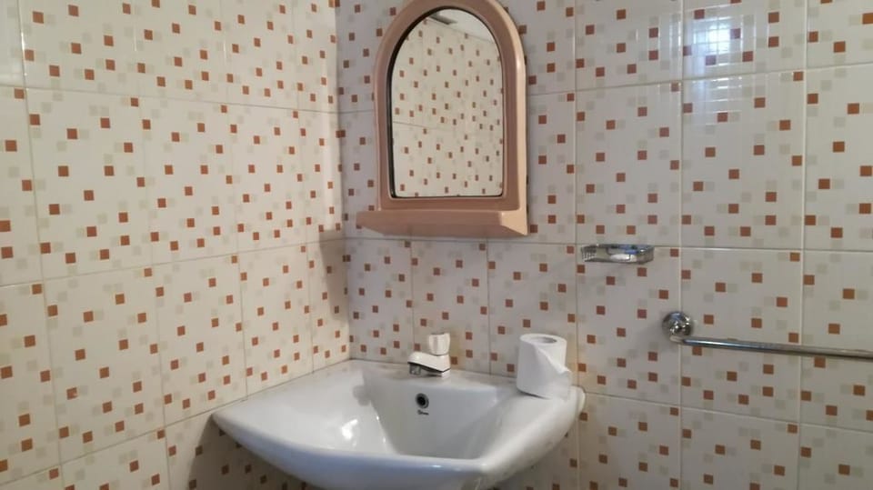 Bathroom sink