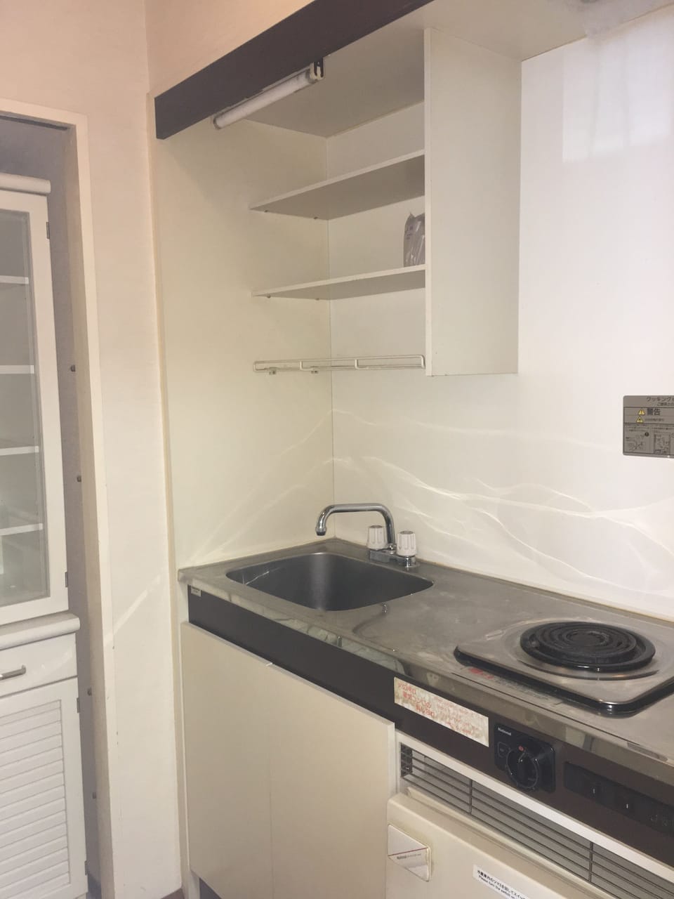 Twin Room | Private kitchenette | Fridge, coffee/tea maker